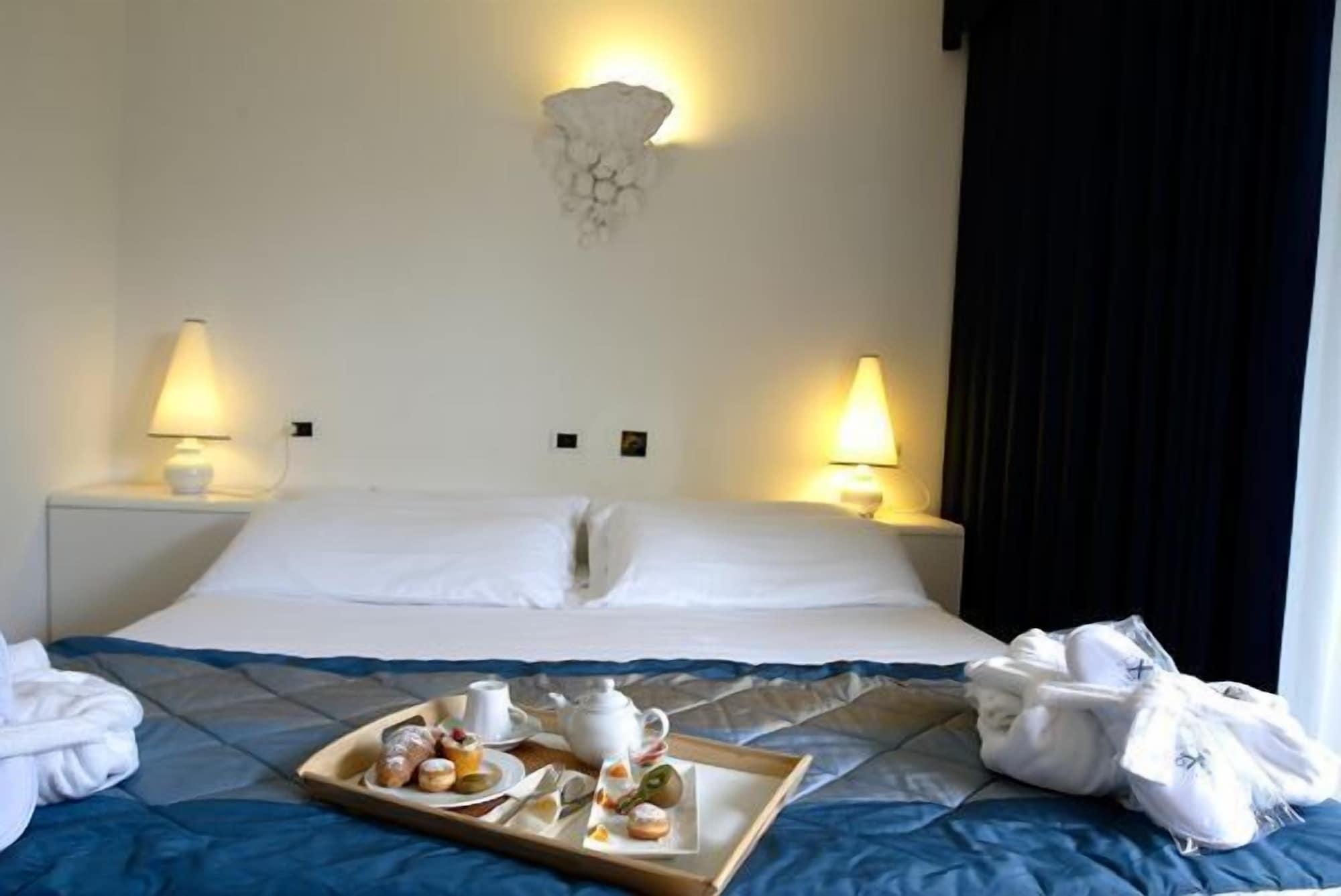 Hotel Luxor Rimini Esterno foto