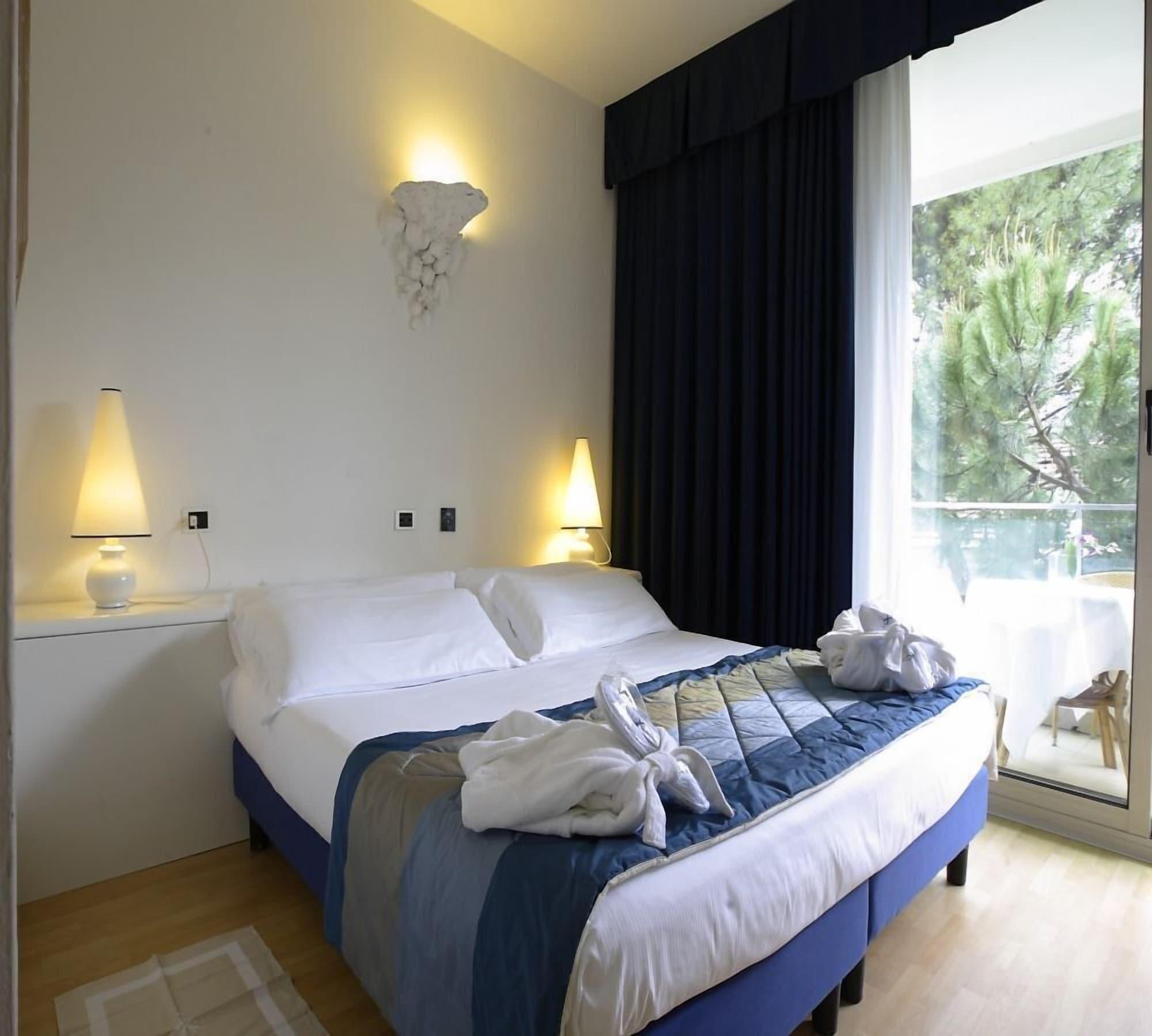 Hotel Luxor Rimini Esterno foto