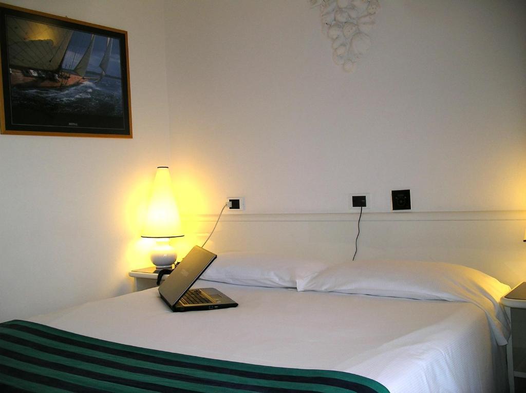 Hotel Luxor Rimini Esterno foto