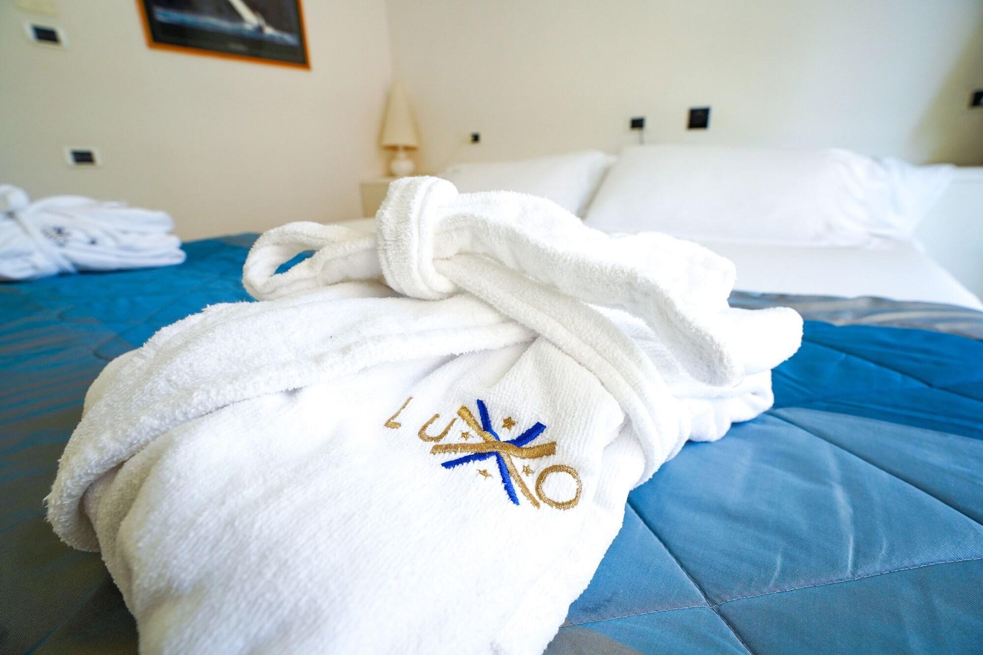 Hotel Luxor Rimini Esterno foto